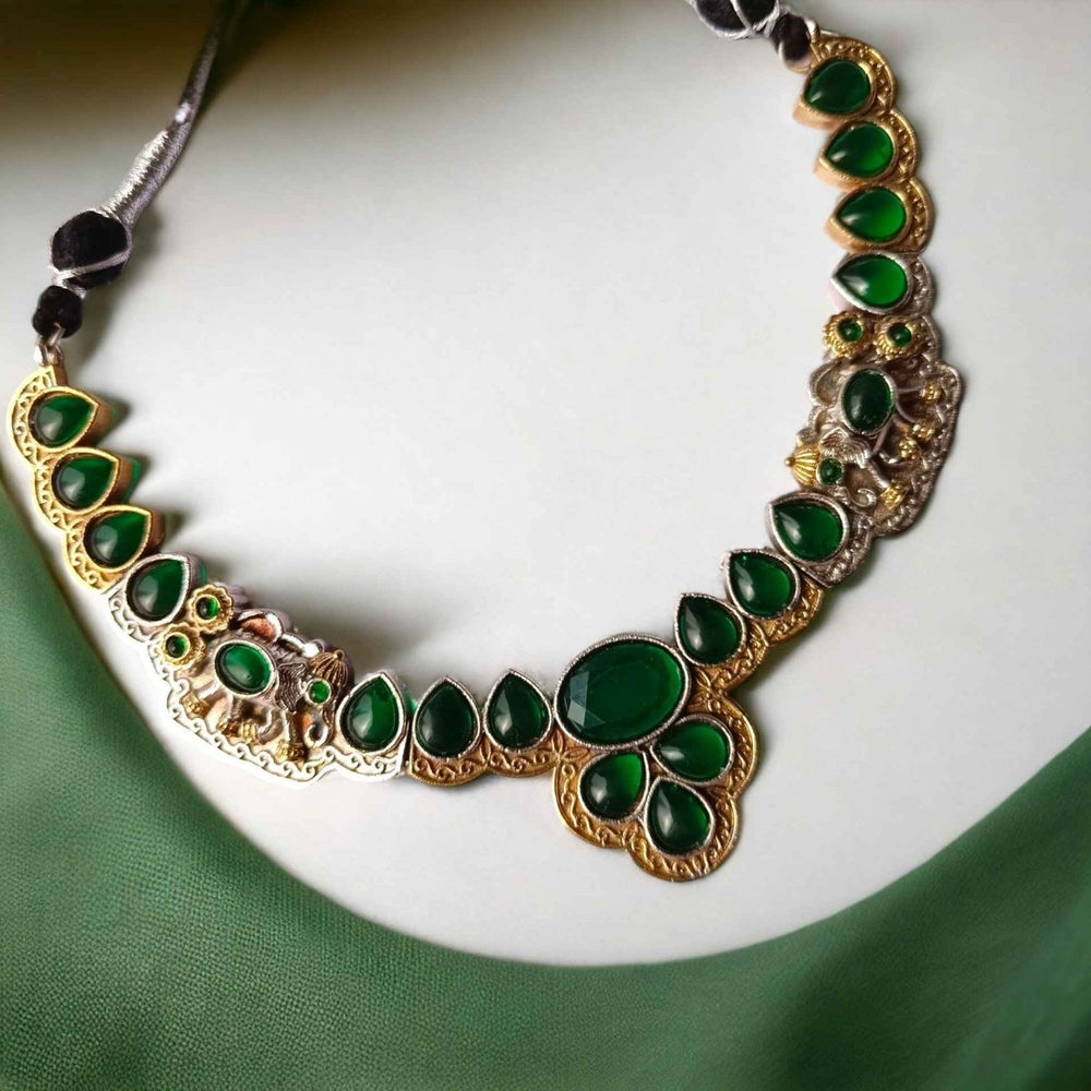 SILVER LOOK ALIKE NECKLACE WITH EARRINS ASTER GREEN