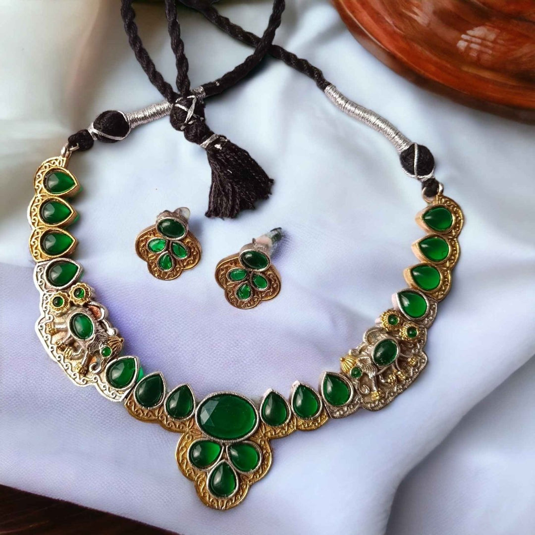 SILVER LOOK ALIKE NECKLACE WITH EARRINS ASTER GREEN
