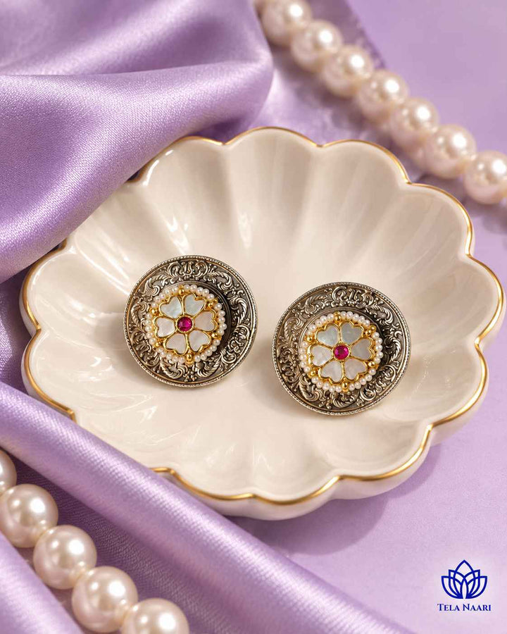Neelu Dual Tone Pachi Kundan Stud Earrings