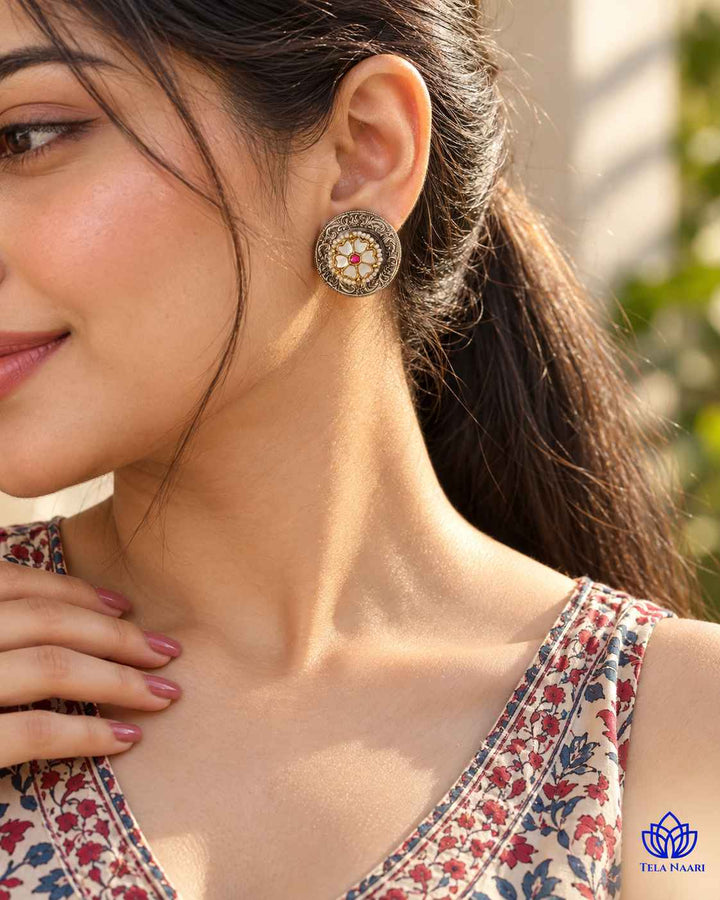 Neelu Dual Tone Pachi Kundan Stud Earrings
