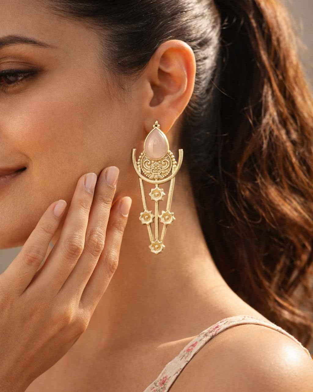 Tela Naari Dazzling Silver Oxidised Earrings