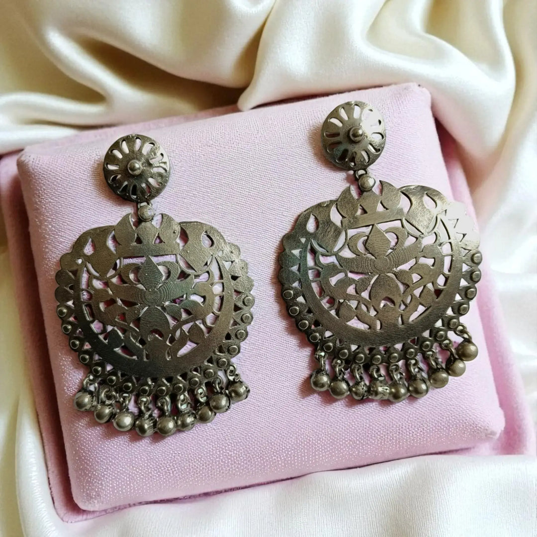 Elegant Prasanthi oxidised chandbali earrings — ideal for weddings, ethnic wear, festive occasions, or gifting. Premium antique finish.
