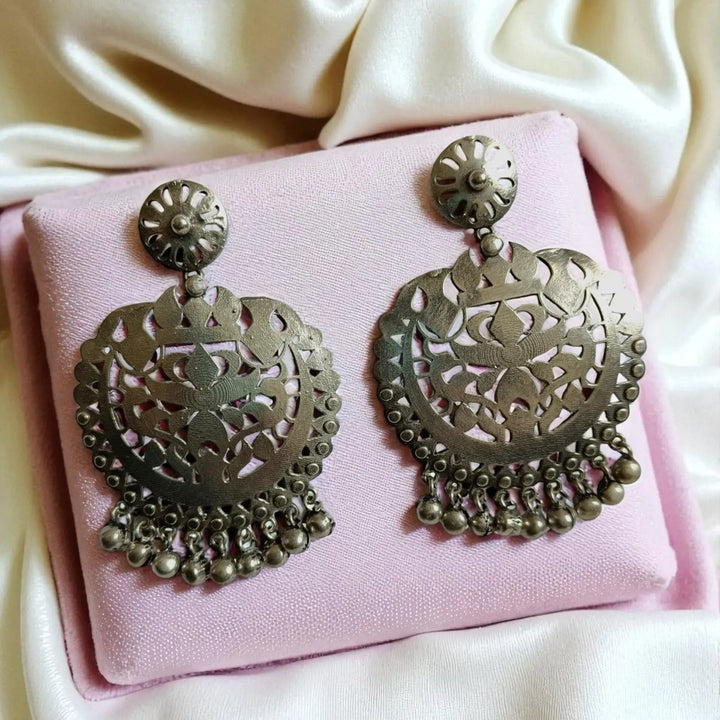 Elegant Prasanthi oxidised chandbali earrings — ideal for weddings, ethnic wear, festive occasions, or gifting. Premium antique finish.
