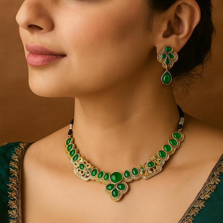 SILVER LOOK ALIKE NECKLACE WITH EARRINS ASTER GREEN