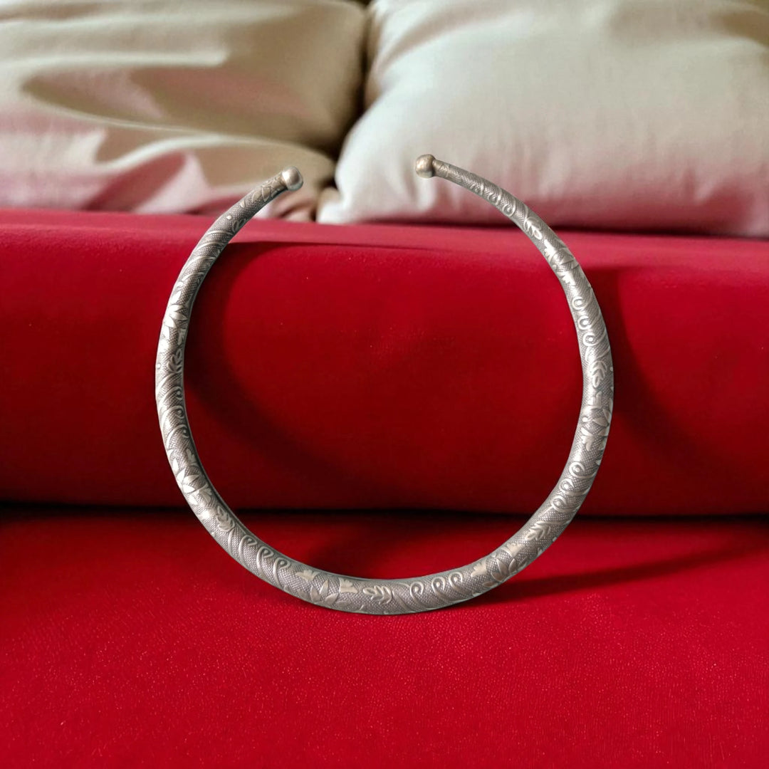 Floral Aditi Silver-Plated Hasli Necklace