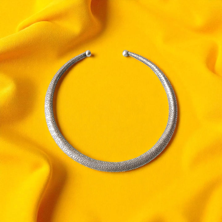 Floral Dhruvi Engraved Silver Hasli Necklace