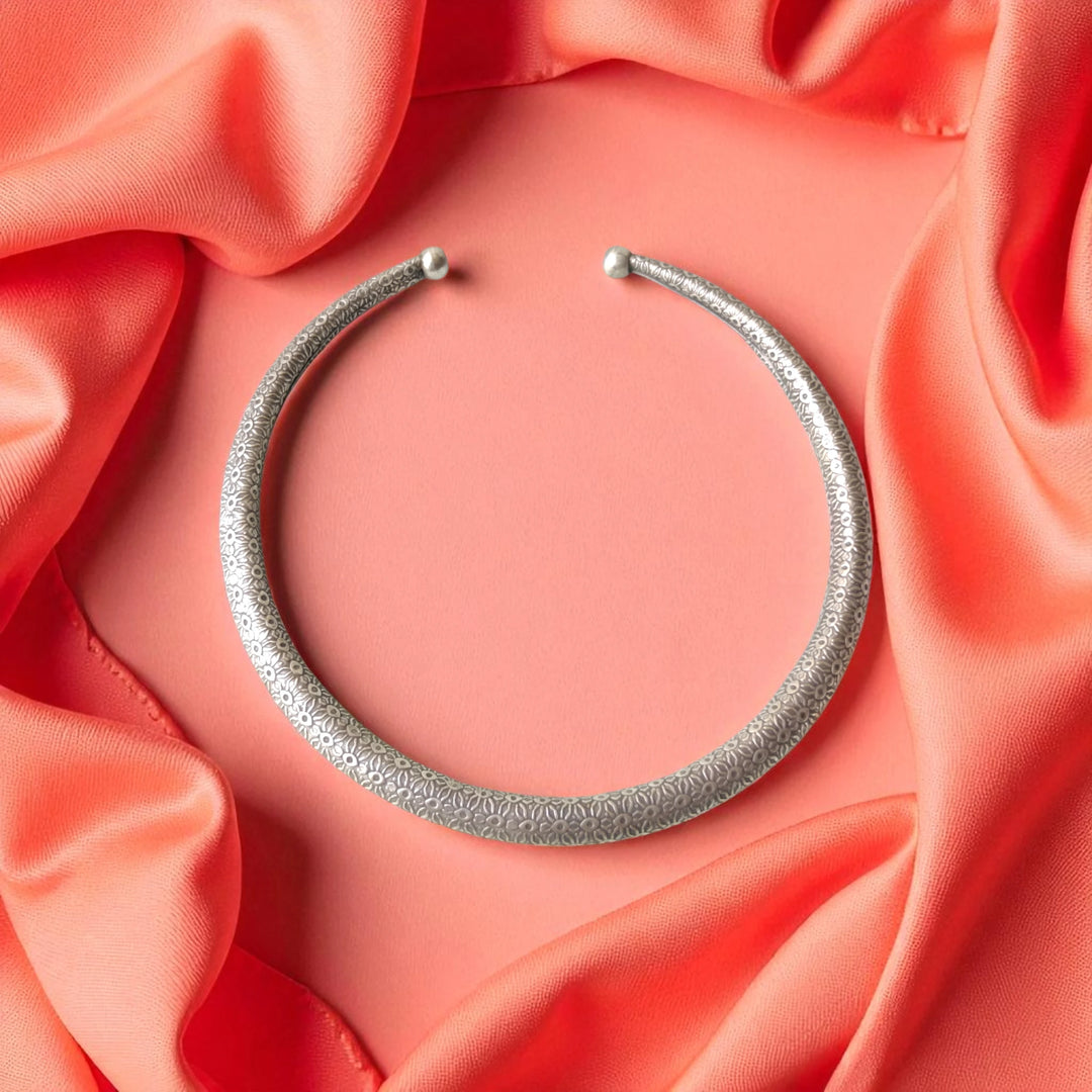 Floral Dhruvi Engraved Silver Hasli Necklace