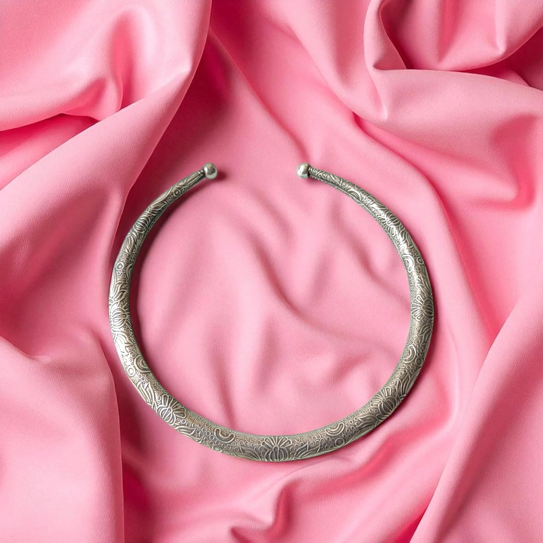 Avni Ornate Floral Brass Hasli