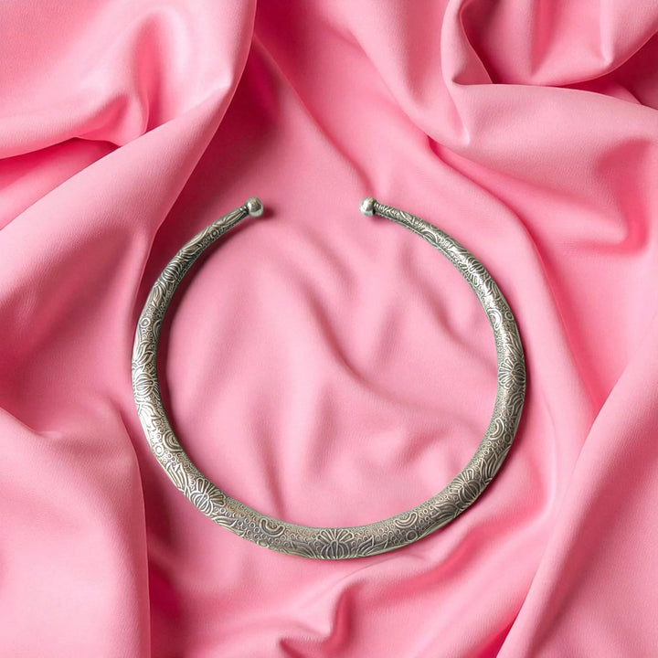 Avni Ornate Floral Brass Hasli