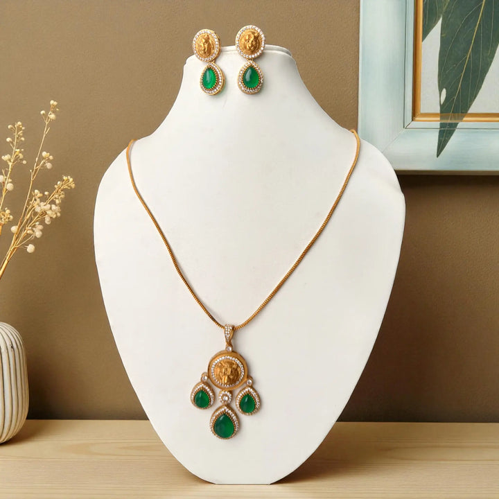 Elegant Gold & Emerald Green Stone Necklace Set