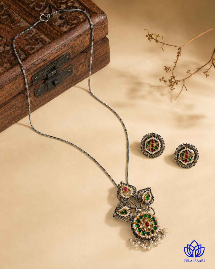 Meenakshi Dual Tone Pachi Kundan Necklace Set