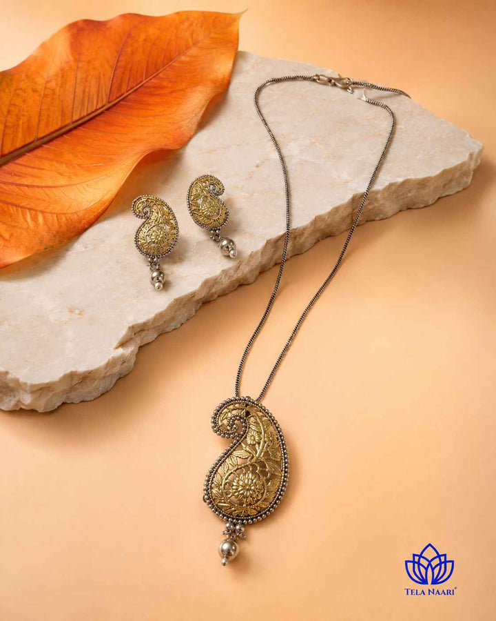 Jhanvi Gold Plated Dual Stone Necklace Set