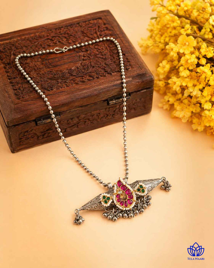 Indumati Pachi Kundan Dual Tone Necklace