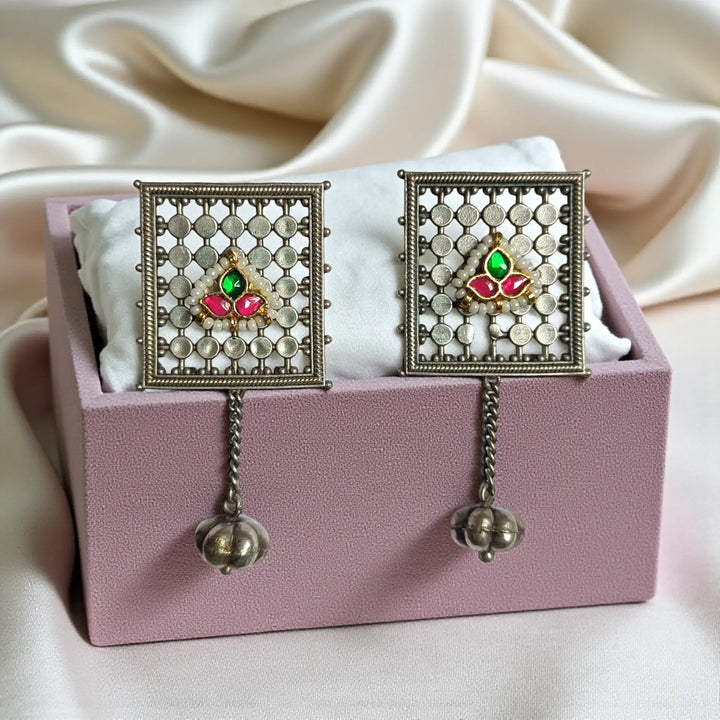 Telanaari Elegant Neha Dual Tone Fushion Pachi Kundan Silver Plated Earrings