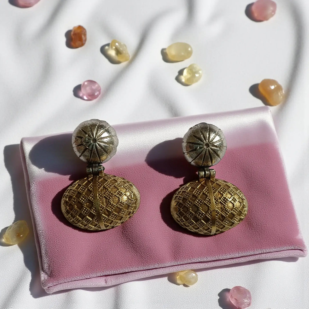 Antique Dual Tone Chitai Silver Oxidised Hasli Necklace Set