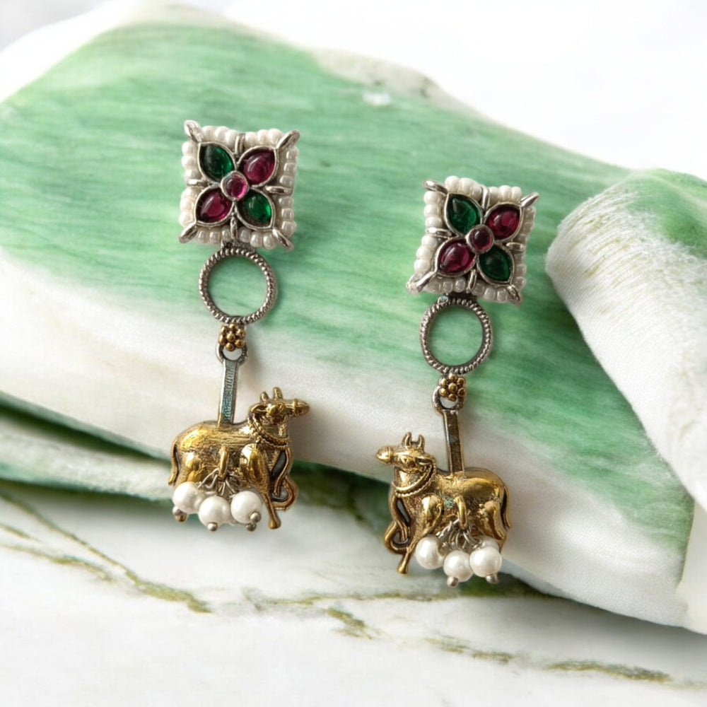 Tela Naari Green Stone-Studded Deer Charm Necklace - TelaNaari