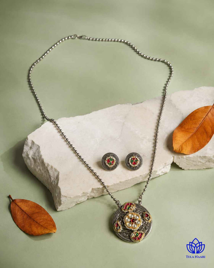 Indu Pachi Kundan Dual Tone Necklace Set