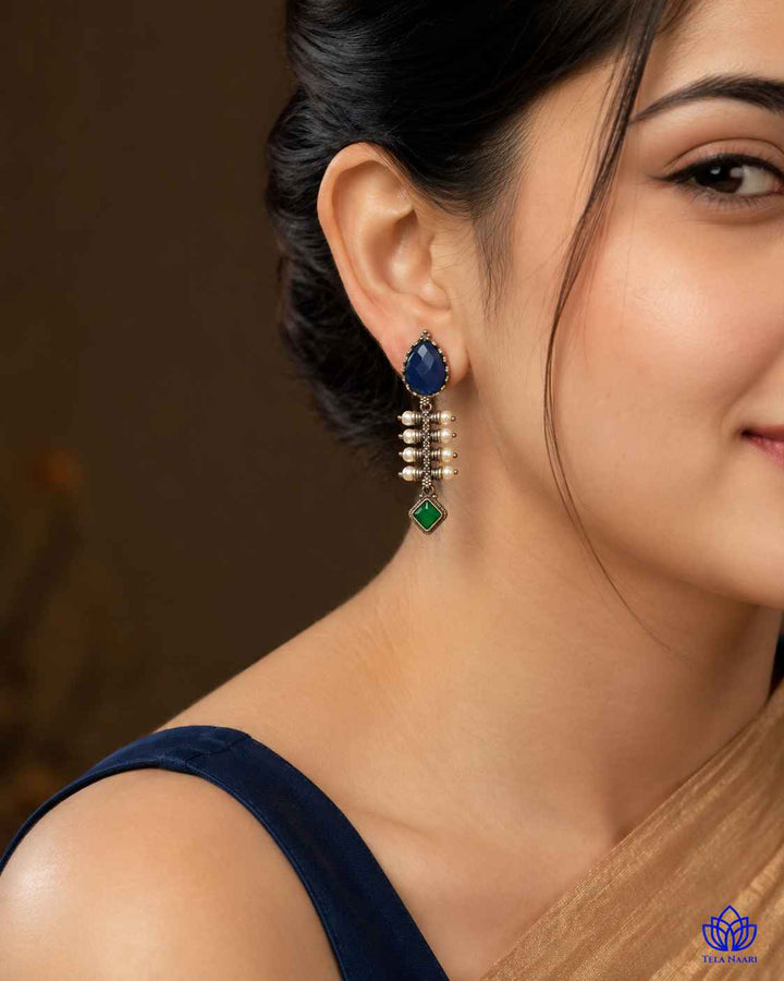 Soft curves define the teardrop silhouette of this blue earring.