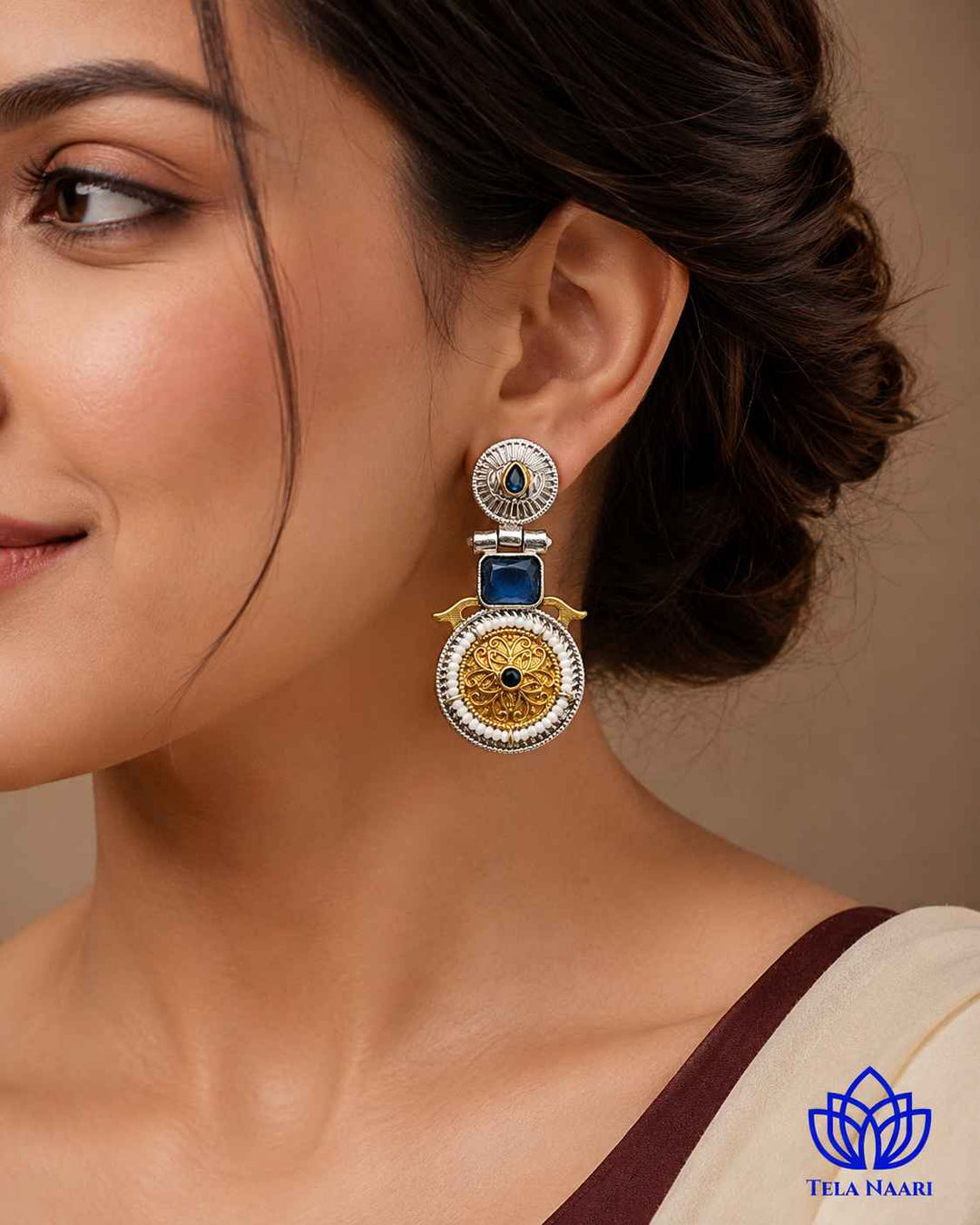 Dual-tone finish gives this blue earring a bold, layered look.