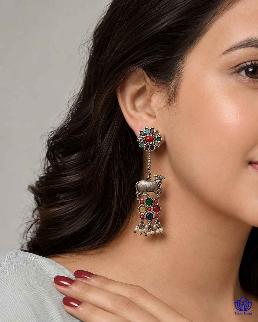 Unique motif design gives this earring its conversation-starting charm.