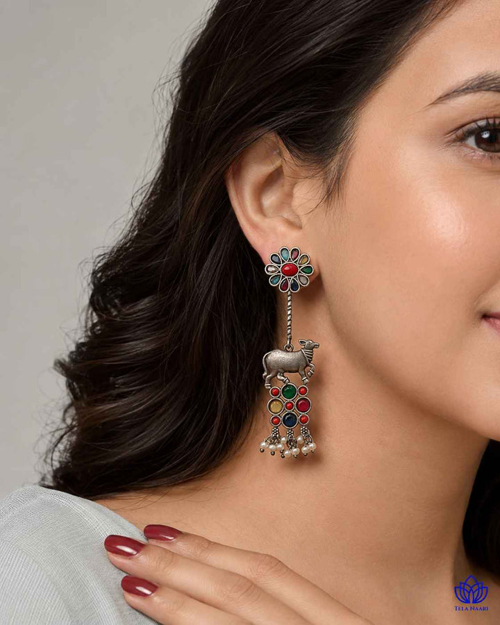 Unique motif design gives this earring its conversation-starting charm.