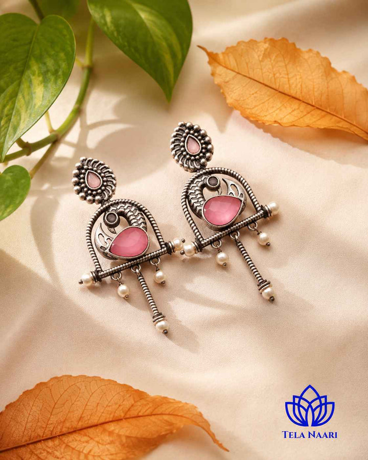 Quirky silhouette gives this oxidised pink earring its bold personality.