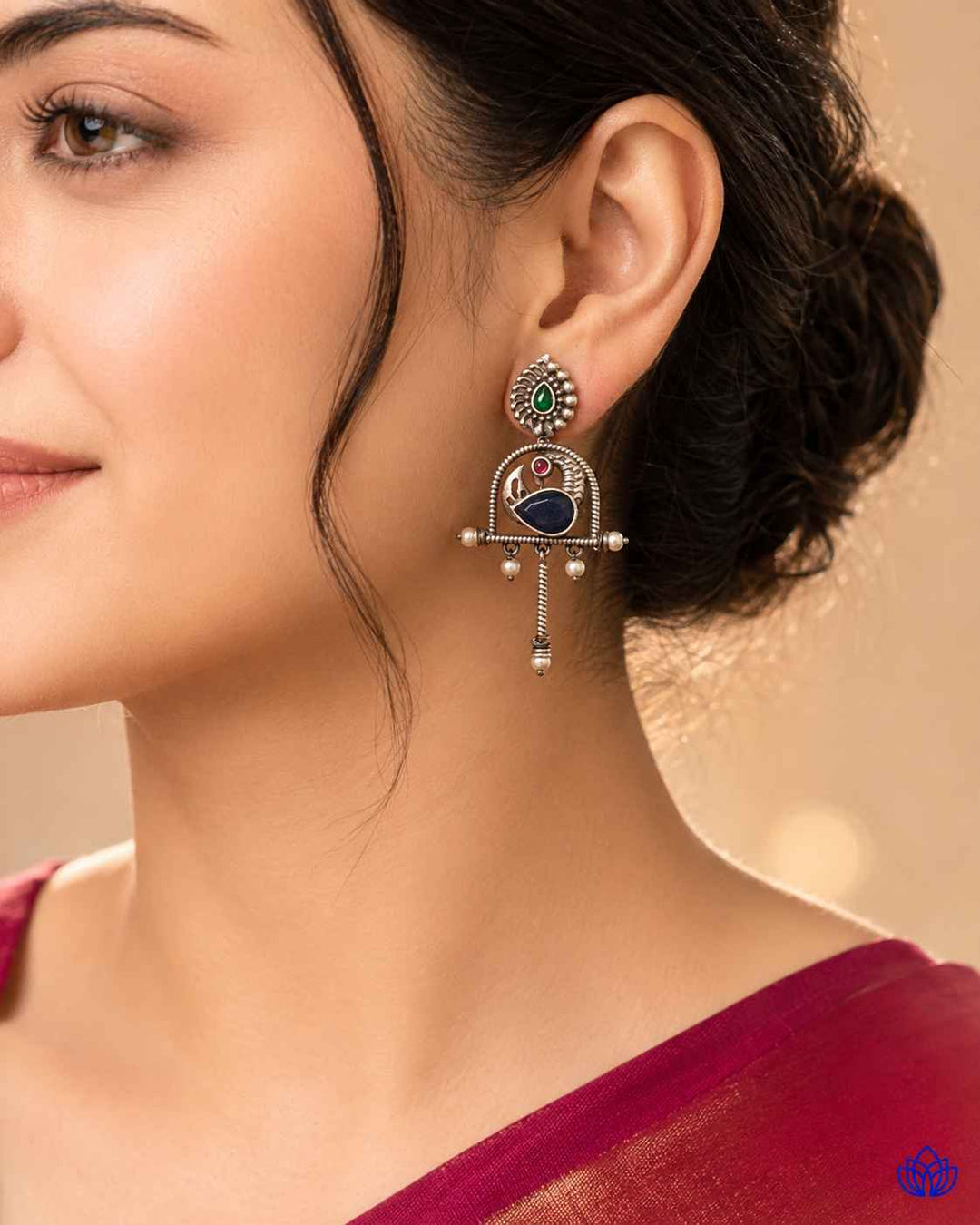 Oxidised silver finish gives this blue earring an expressive, everyday charm.