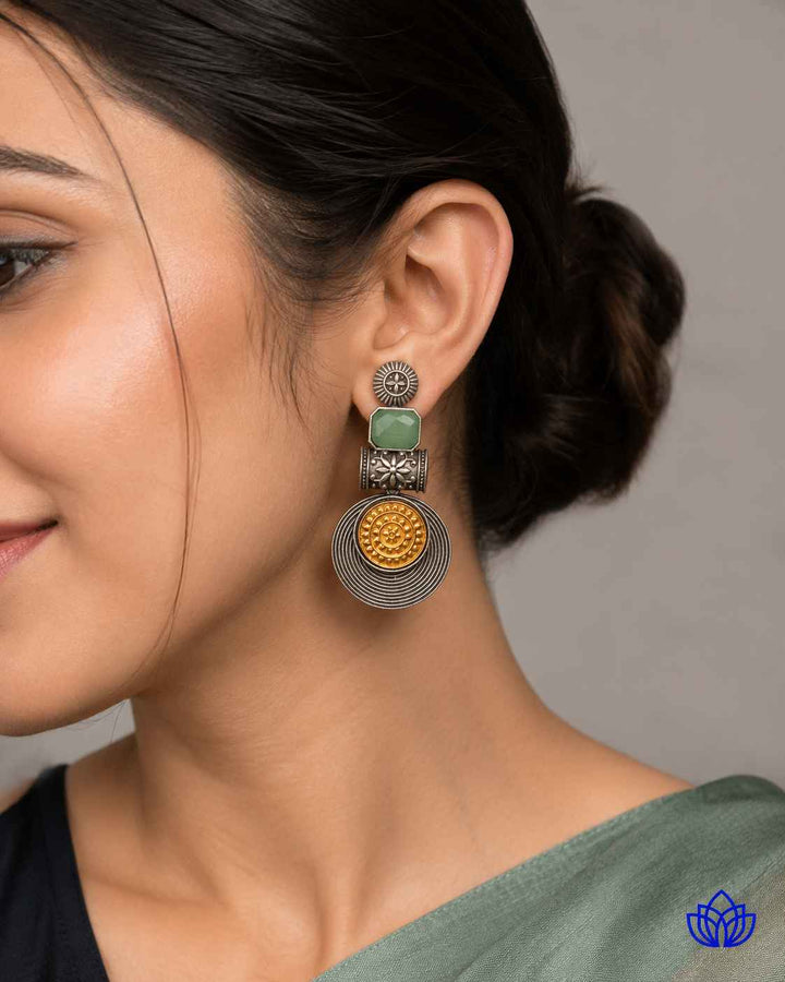 Metallic contrast defines the two-tone finish of this earring.
