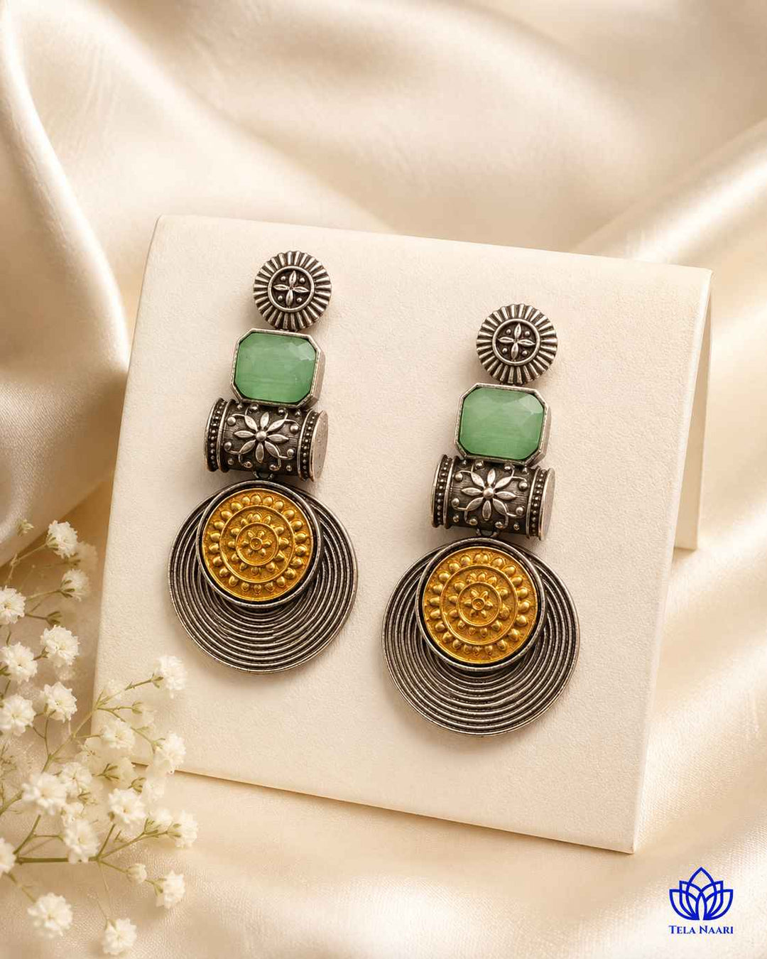 Light green tones bring bold contrast to this dual-tone earring.