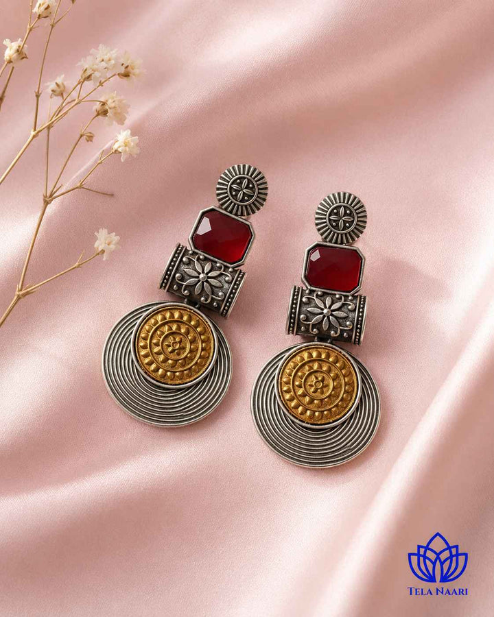 Metallic contrast defines the two-tone finish of this earring.