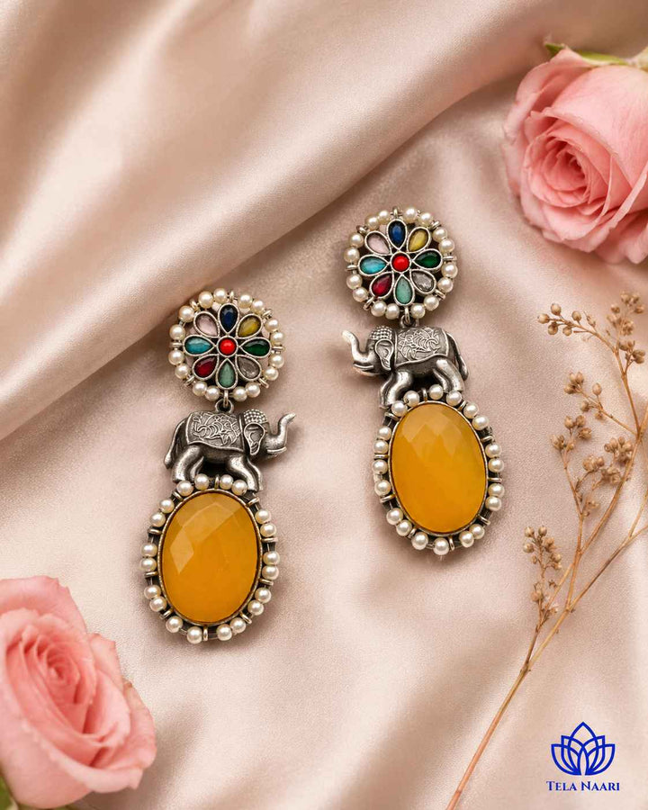 Delicate detailing shapes the elephant silhouette on this earring.