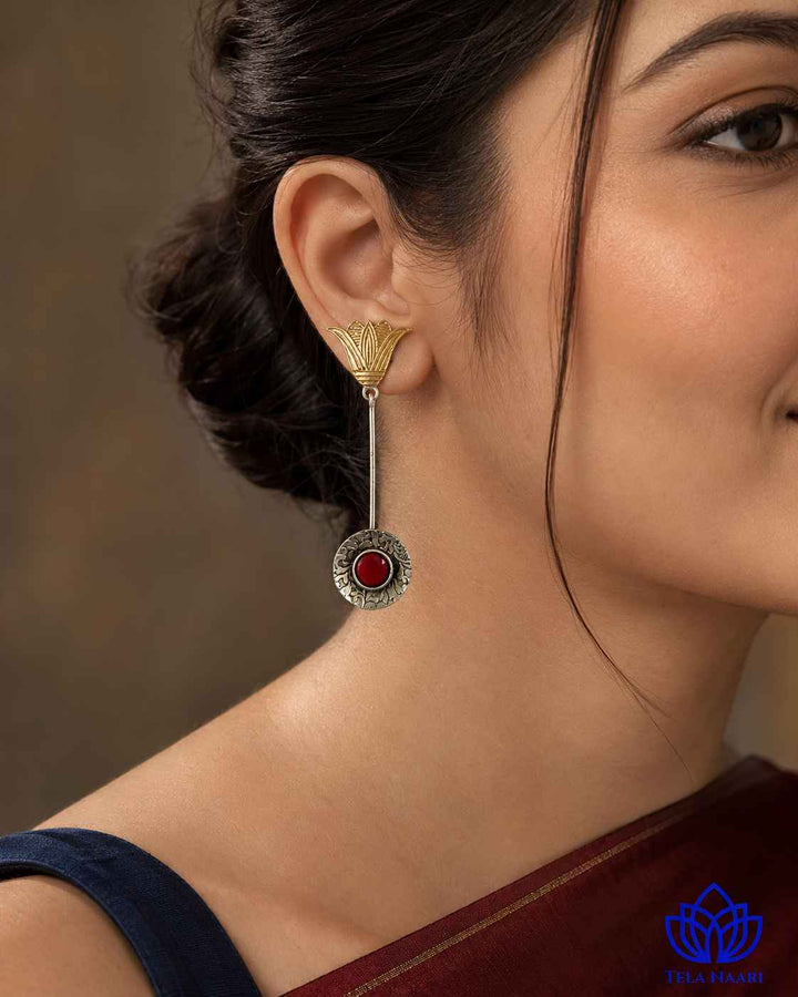 Elegant silhouette pairs everyday wearability with dual-tone plating.