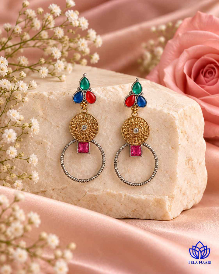 Vibrant multicolour tones shape this dual-tone pachi kundan earring.
