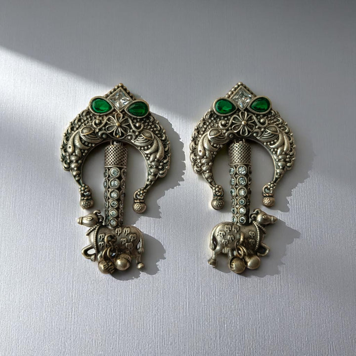 Green accent brings colour to this silver oxidised tusk earring.
