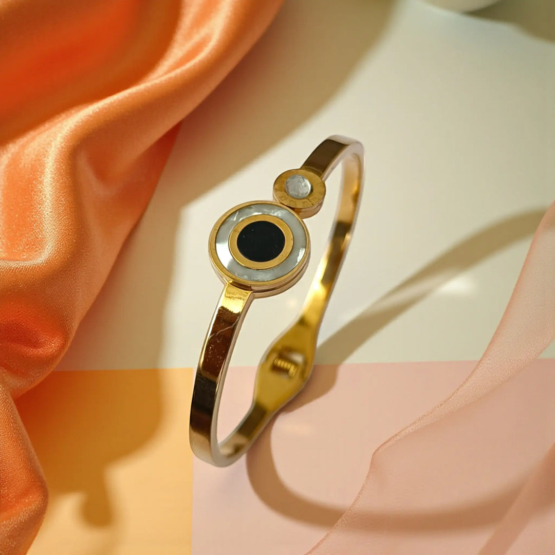 Elegant anti-tarnish dual circle hand bracelet for women symbolizing love and timeless connection
