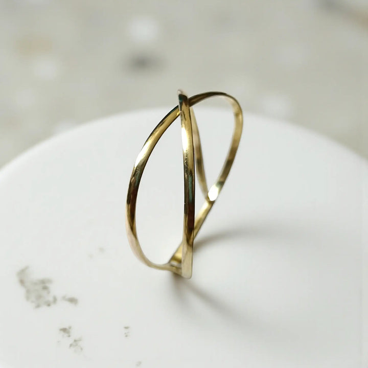 Luxury Sovereign Curve hand bracelet for women featuring anti-tarnish coating and premium sculptural curves
