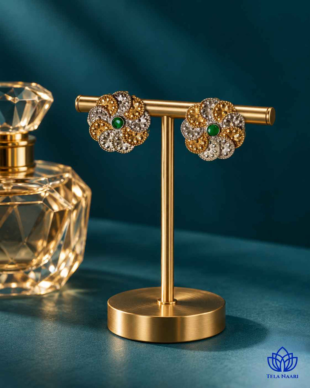 Understated dual-tone plating gives this stud its refined look.