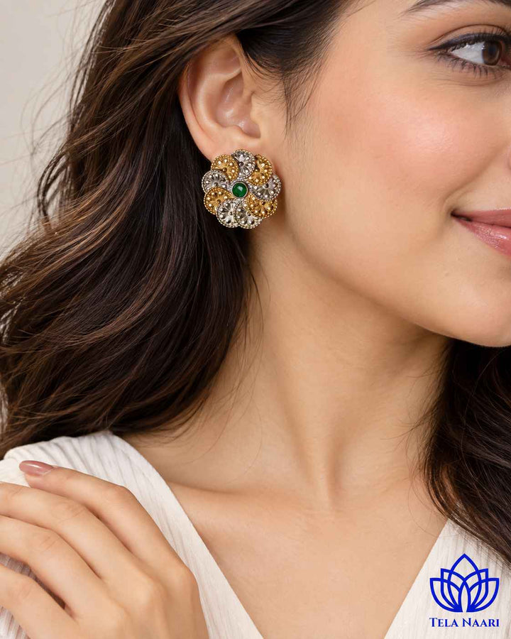 Artificial stone detailing highlights the centre of this stud.