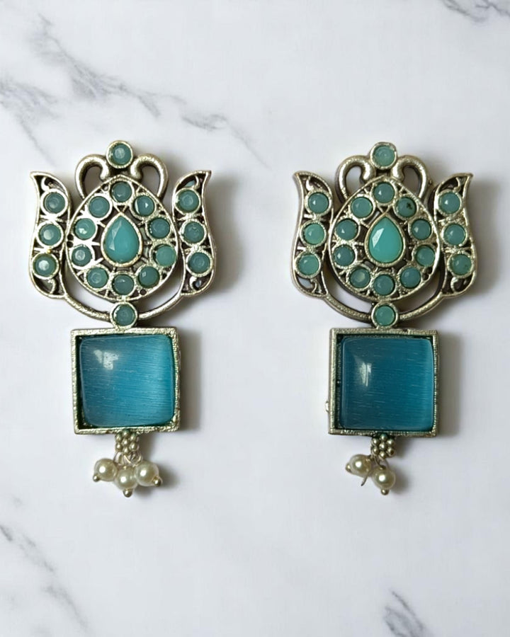 Peach accent brings colour to this silver oxidised earring design.