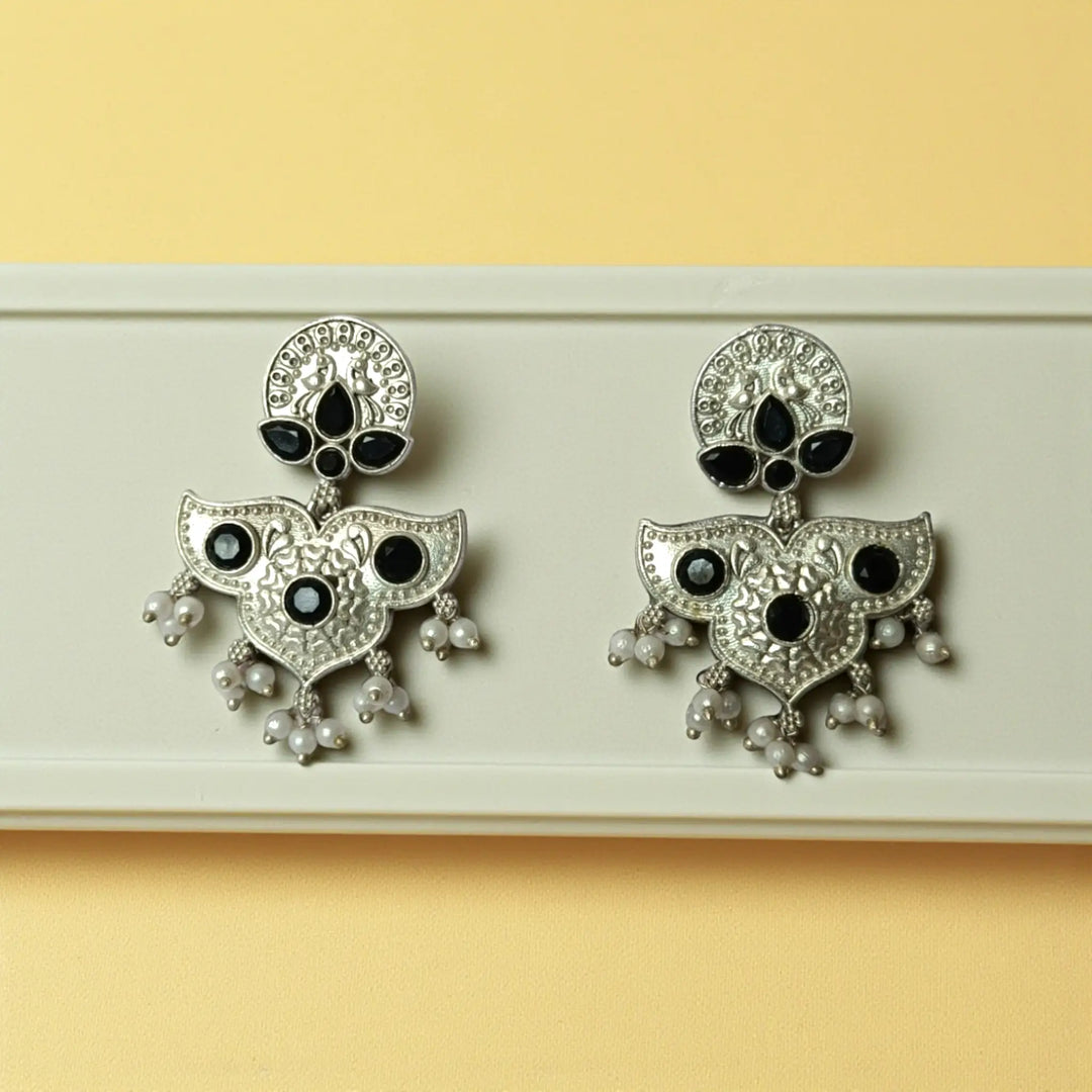 Black accent brings colour to this silver oxidised earring.