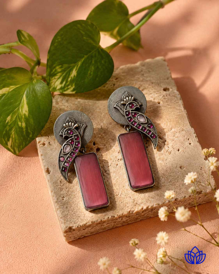 Handmade craftsmanship gives this earring its striking, colourful charm.