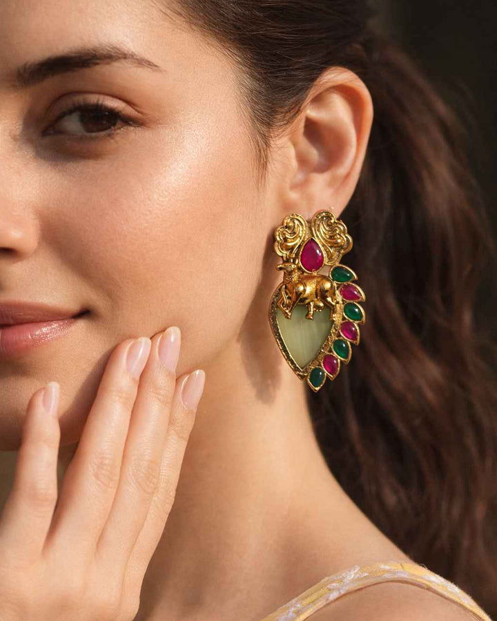 Dual-tone plating covers the compact surface of this stud earring.