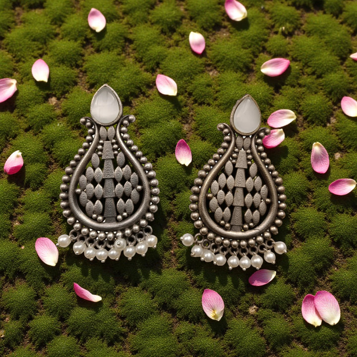 Umeshwari oxidised silver pearl earrings with off-white pearls — ideal for formal events, ethnic wear, and timeless classic style.
