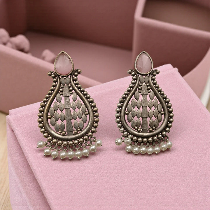 Umeshwari oxidised silver pearl earrings with pink stones — ideal for weddings, festive nights, and romantic evening looks.
