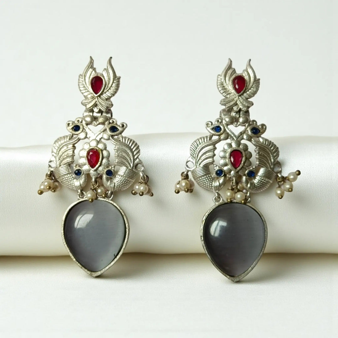 Gyada oxidised silver dangler earrings in off white — timeless and elegant for weddings, formal occasions, and ethnic classics.
