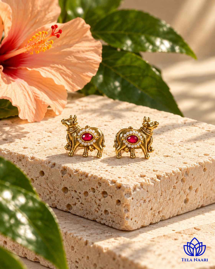 Compact 1.3-inch silhouette defines the shape of this stud.