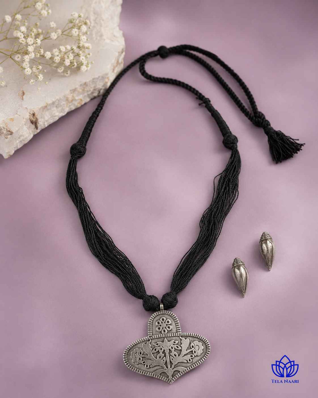 Complementary pieces form a complete jewellery look.