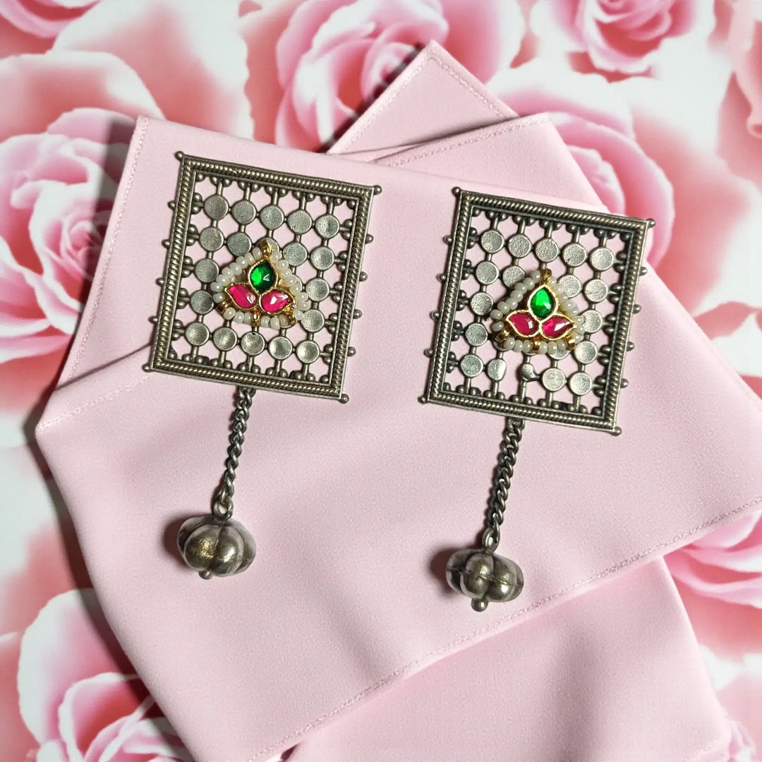 Telanaari Elegant Neha Dual Tone Fushion Pachi Kundan Silver Plated Earrings