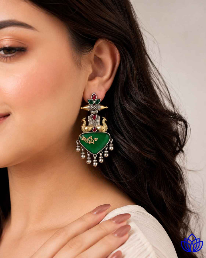 Bold green tones bring statement colour to this dual-tone earring.
