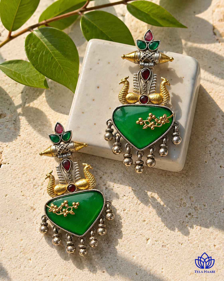 Contrast plating blends green and silver tones on this earring.